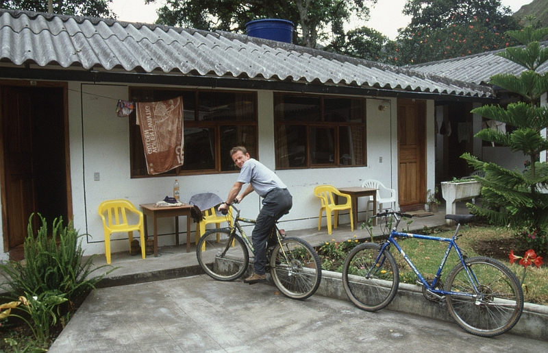 587_Bij de lodge in Banos.jpg